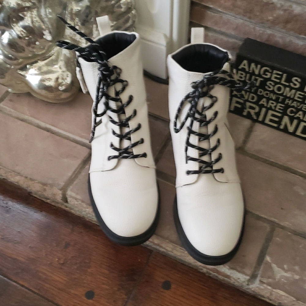 BearTraps AmySue Boots In Cream Size 8.5